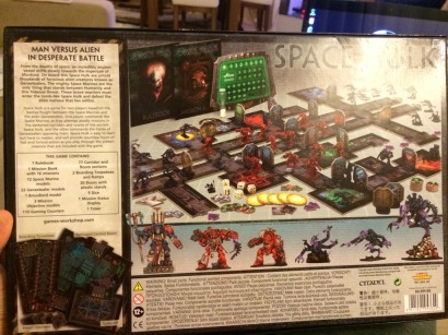 The back of the box shows an example game, 'eavy Metal painted minis and the contents.